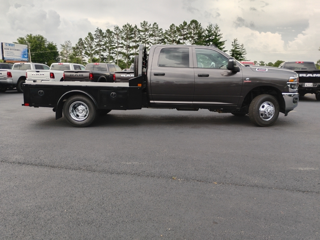 2026 Ram 3500 Chassis Tradesman photo 4