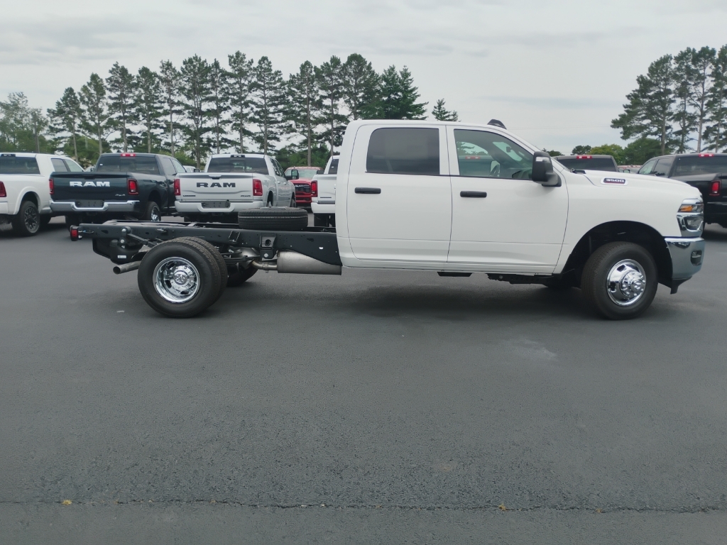 2026 Ram 3500 Chassis Tradesman photo 4