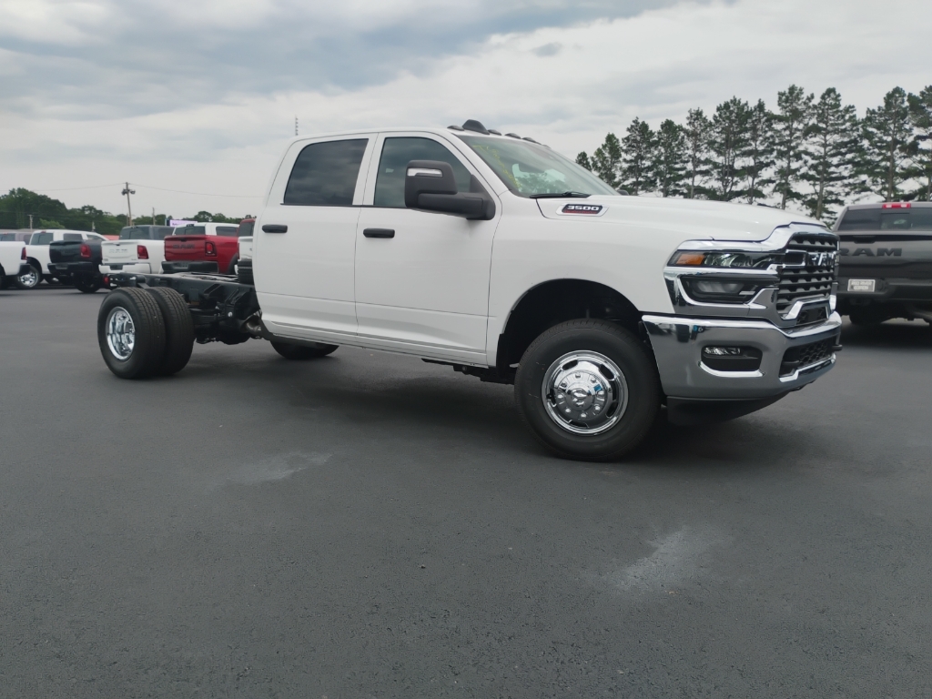 2026 Ram 3500 Chassis Tradesman photo 3