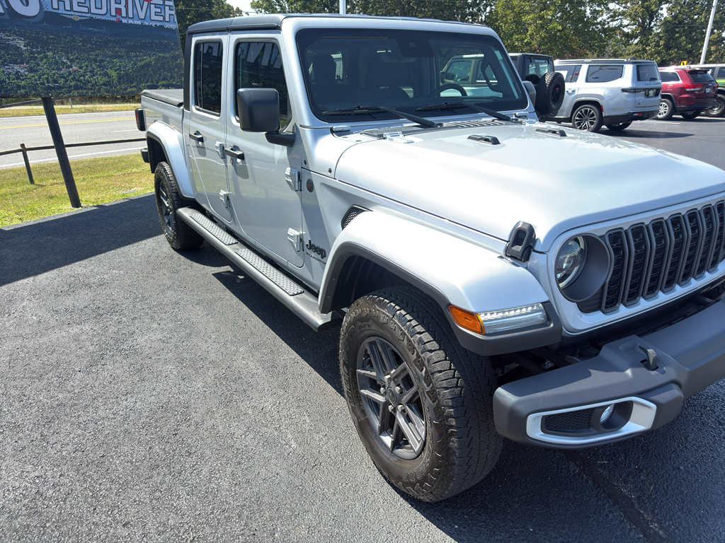 2024 Jeep Gladiator Sport S photo 3
