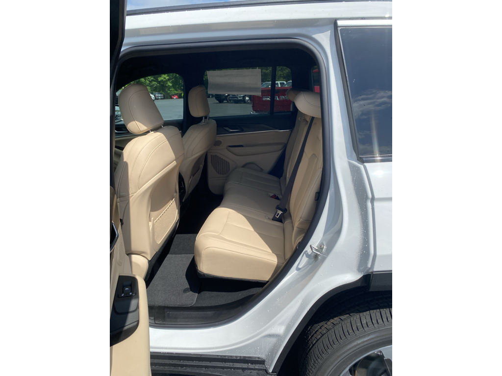 2026 Jeep Grand Cherokee representative vehicle photo