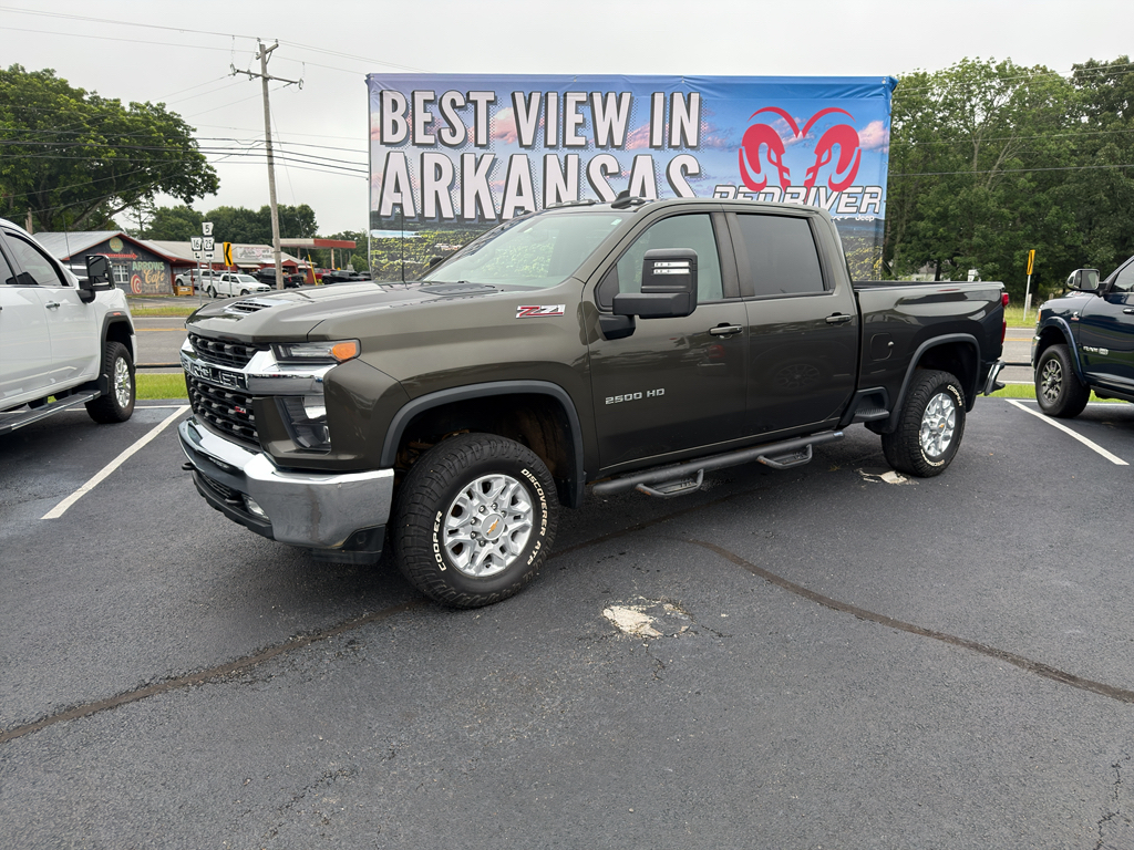 2022 Chevrolet Silverado LT photo 1
