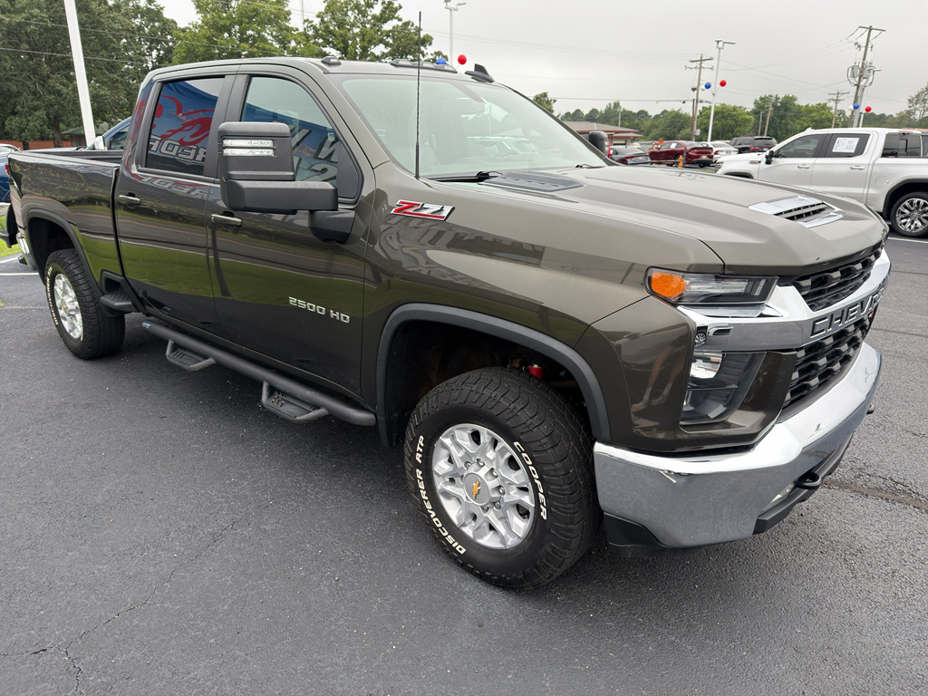 2022 Chevrolet Silverado LT photo 3