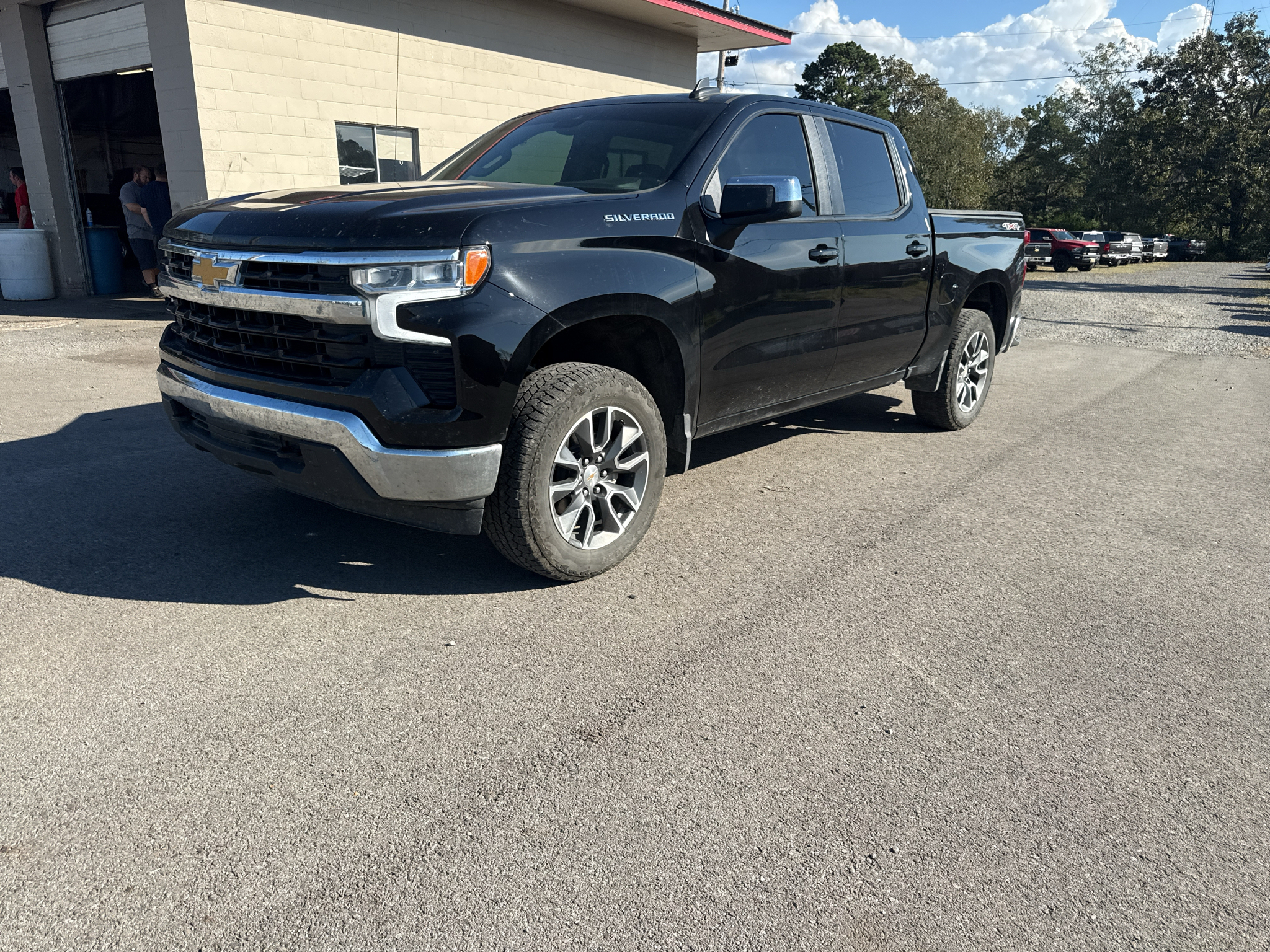 2025 Chevrolet Silverado LT photo 1