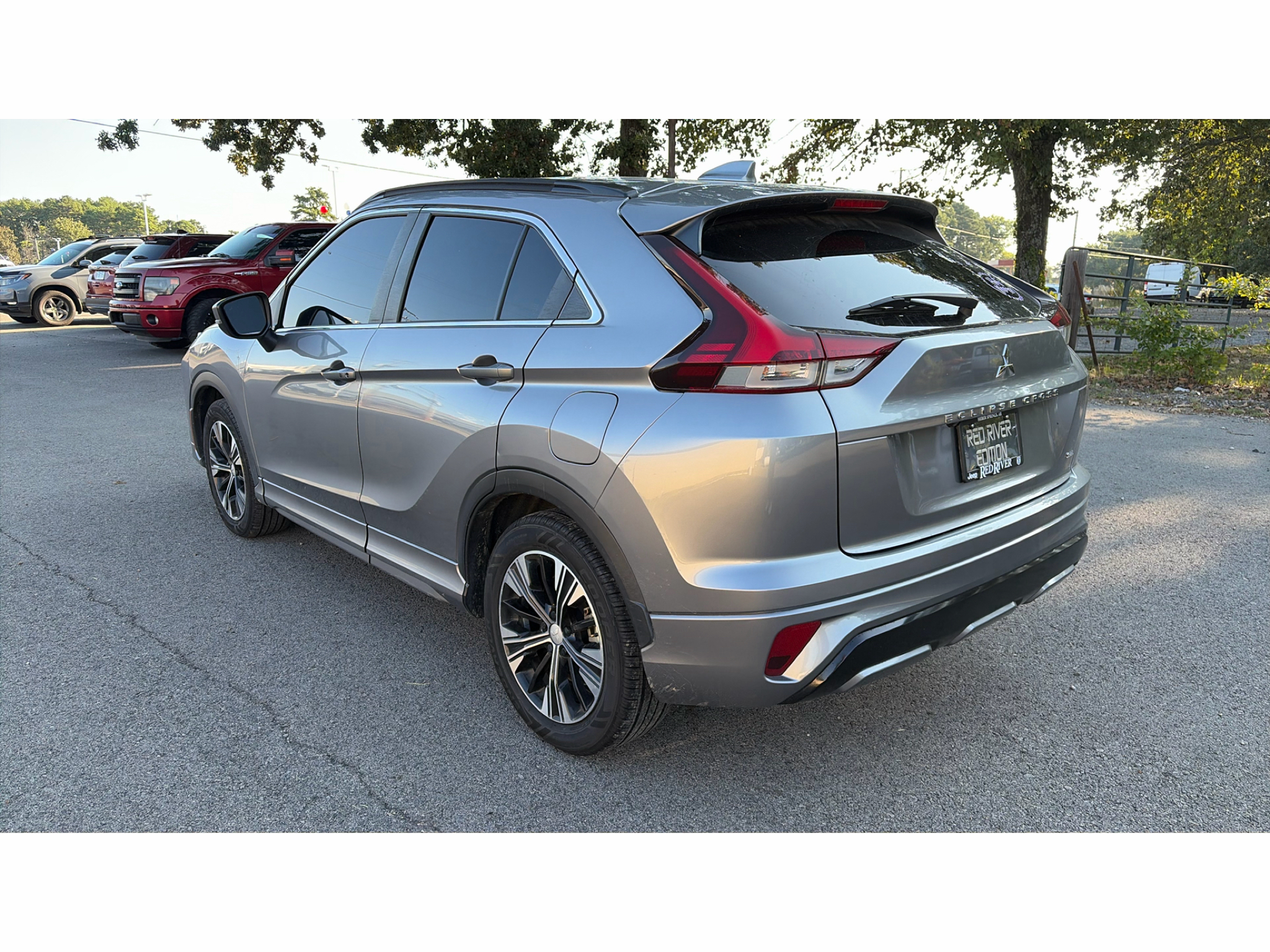 2022 Mitsubishi Eclipse Cross SEL photo 4