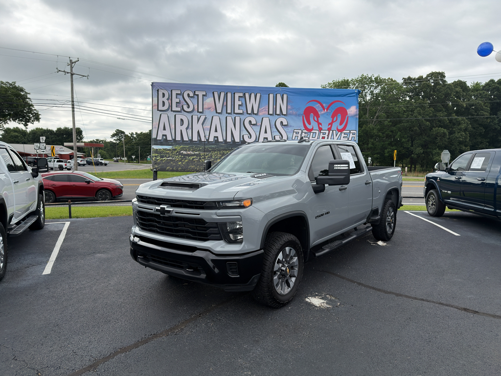 2024 Chevrolet Silverado Custom photo 4