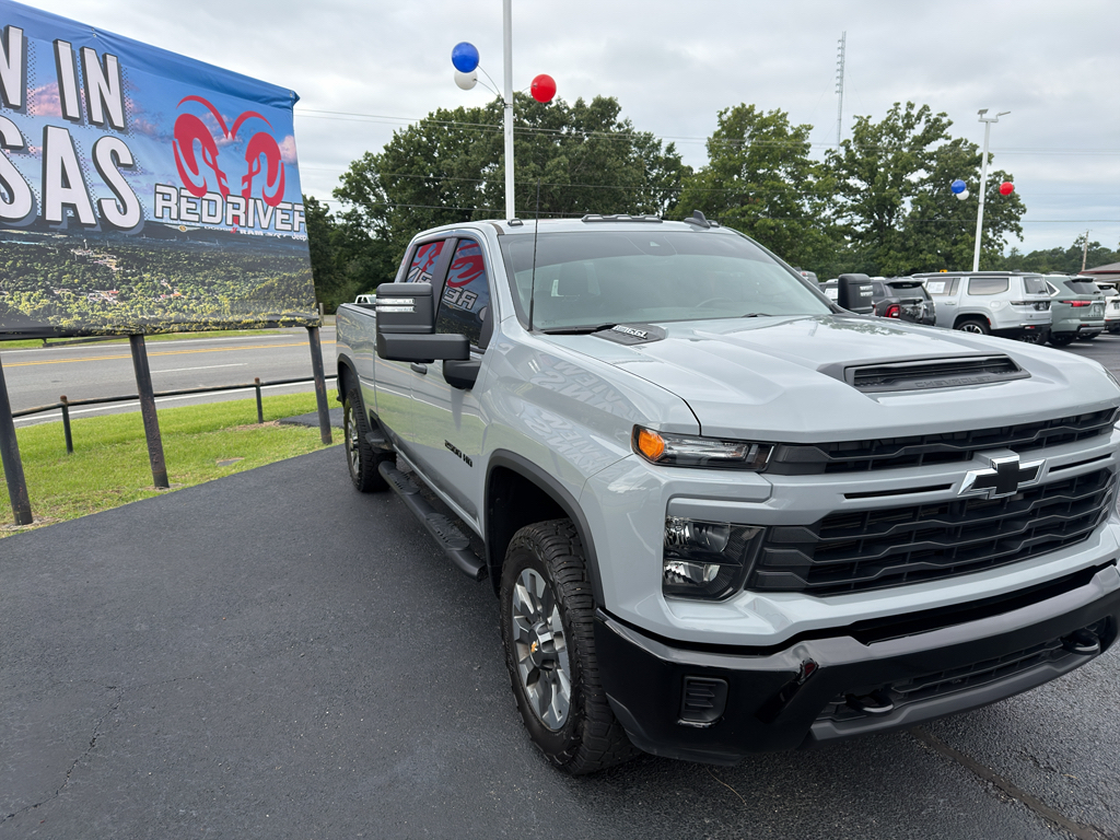 2024 Chevrolet Silverado Custom photo 6