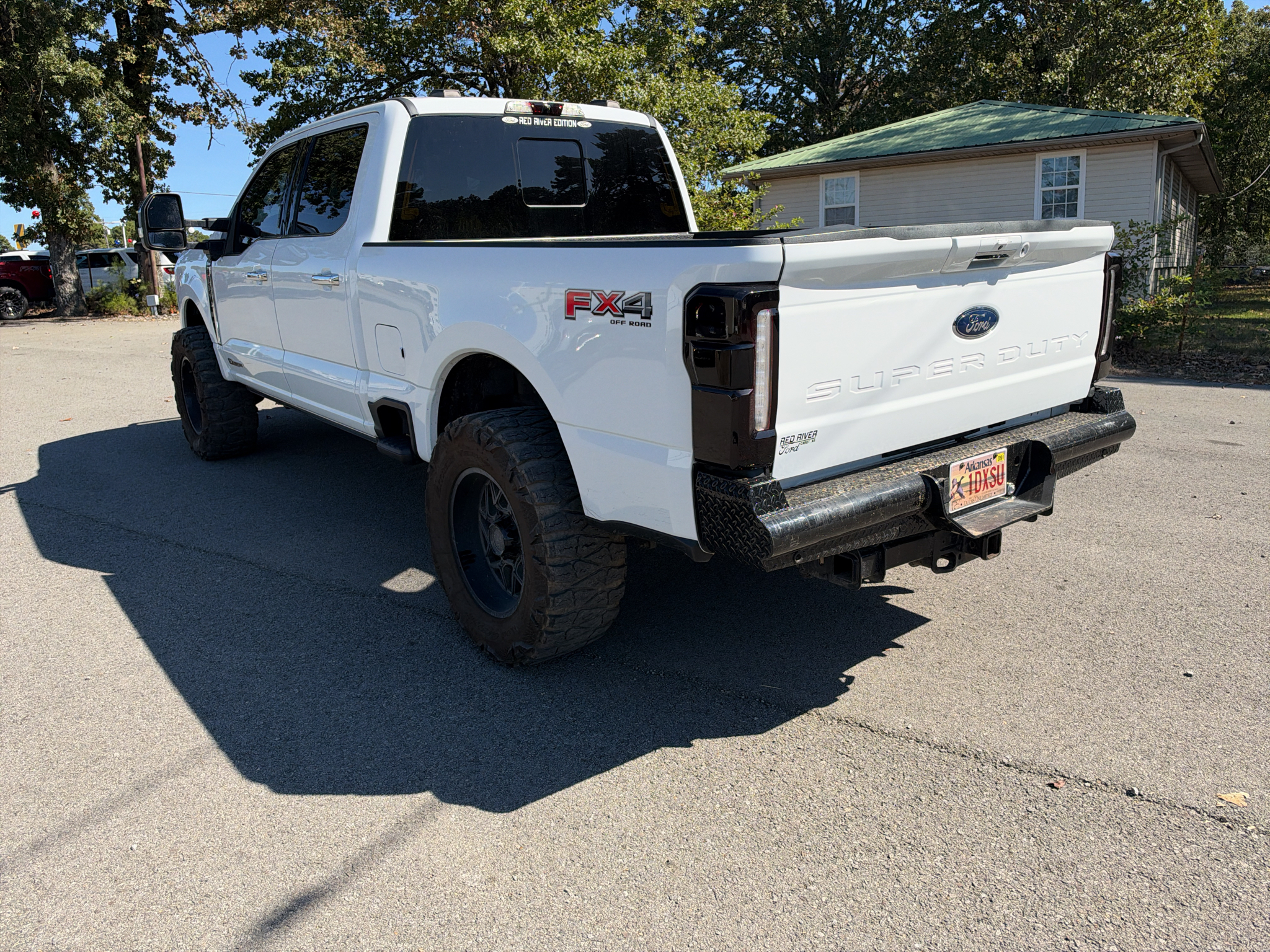 2023 Ford F-350 LARIAT photo 3