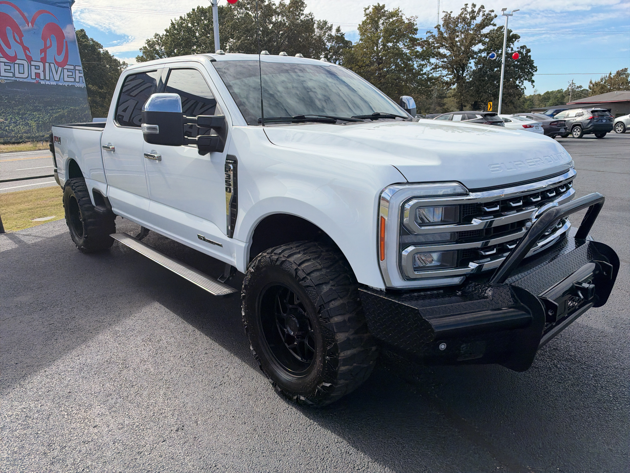 2023 Ford F-350 LARIAT photo 3