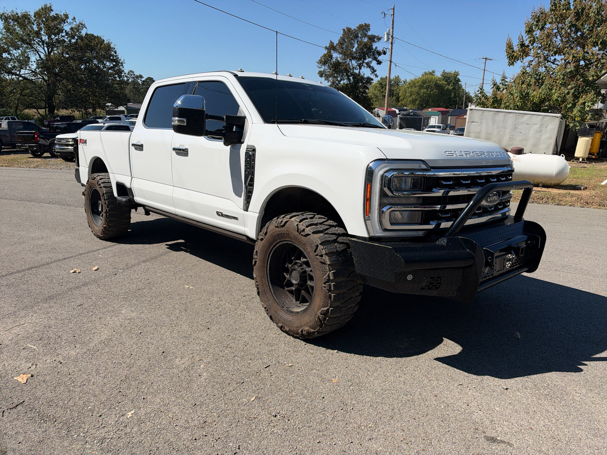 2023 Ford F-350 LARIAT photo 1