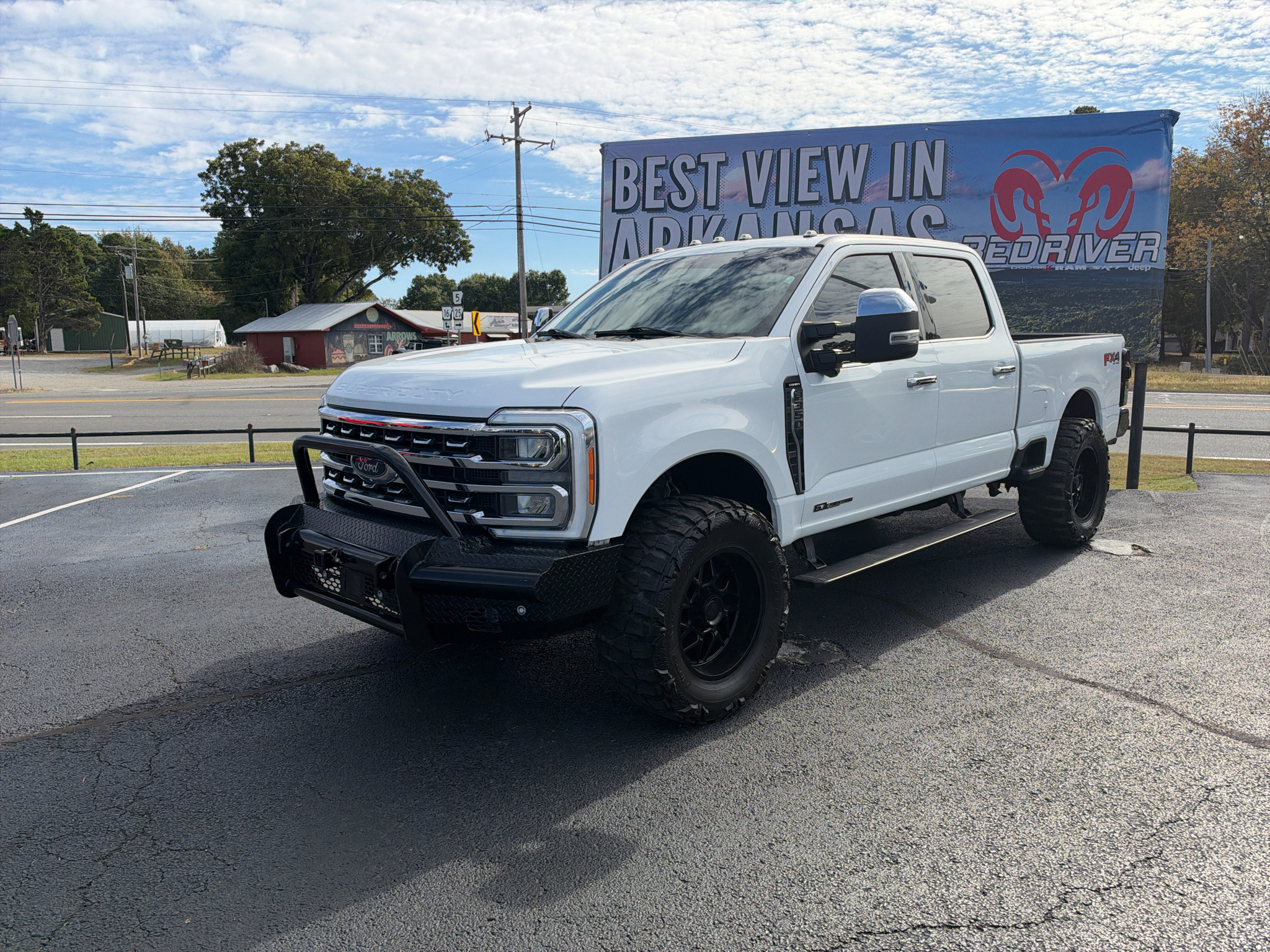 2023 Ford F-350 LARIAT photo 1