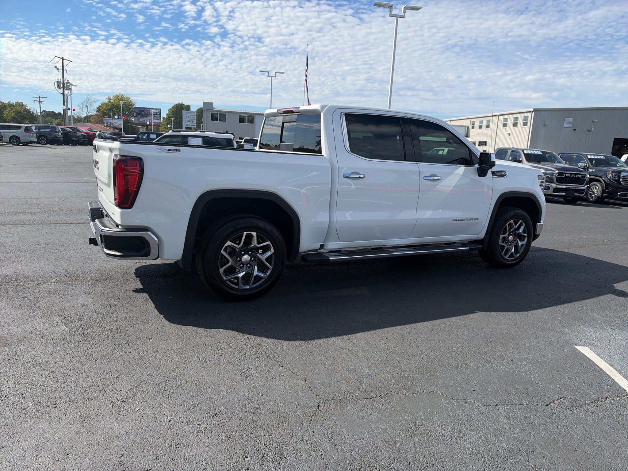 2024 GMC Sierra SLT photo 4