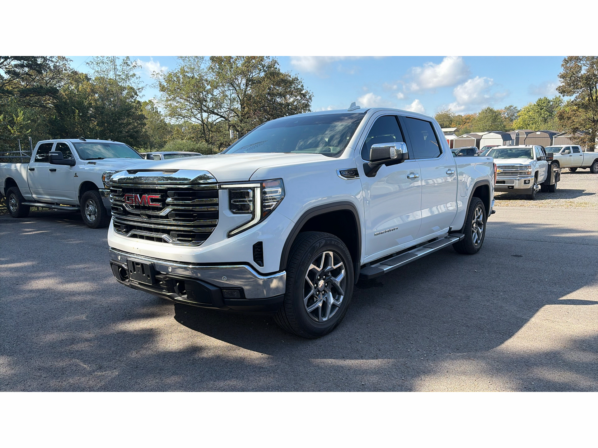 2024 GMC Sierra SLT photo 1
