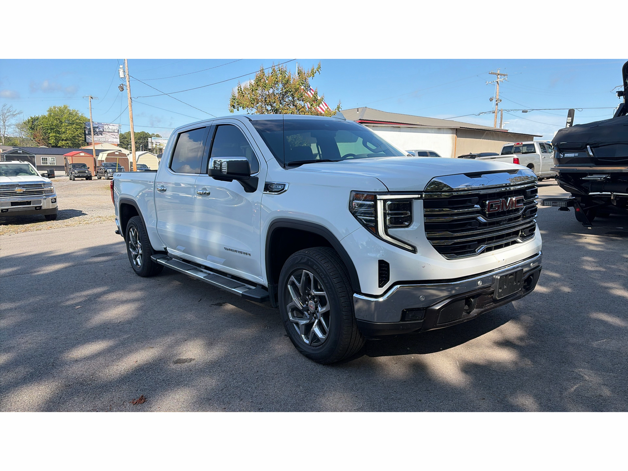 2024 GMC Sierra SLT photo 2
