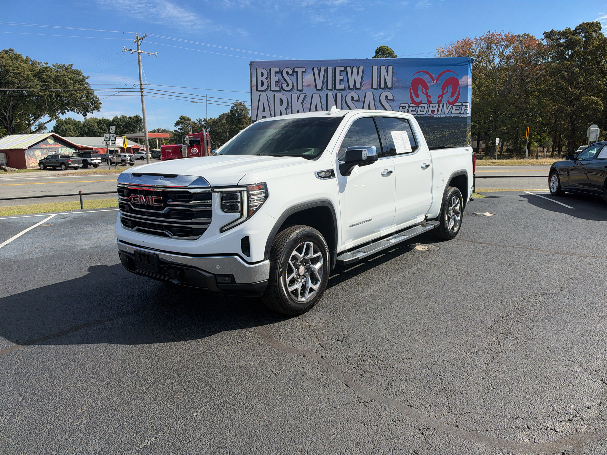 2024 GMC Sierra SLT photo 1