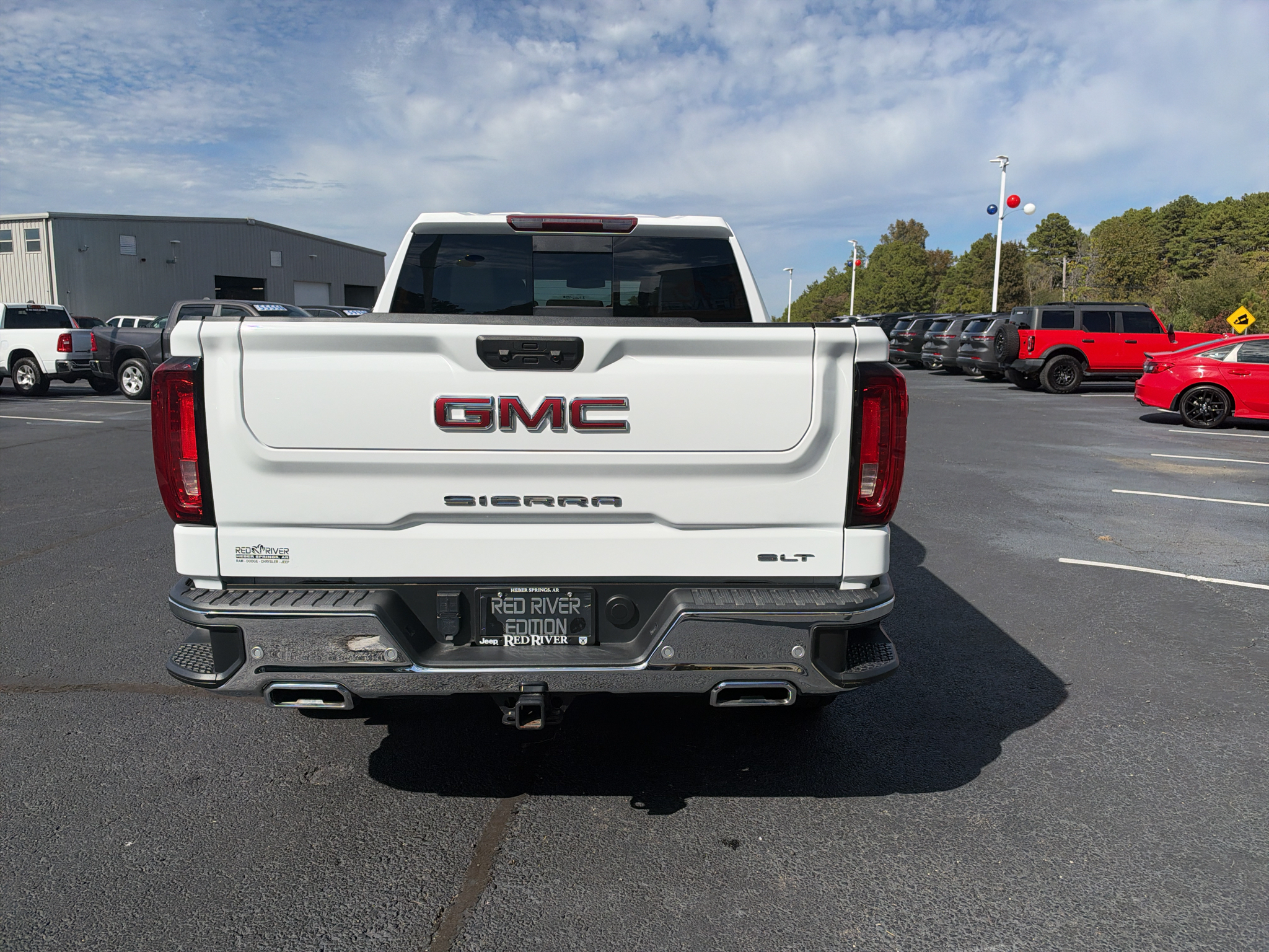 2024 GMC Sierra SLT photo 5