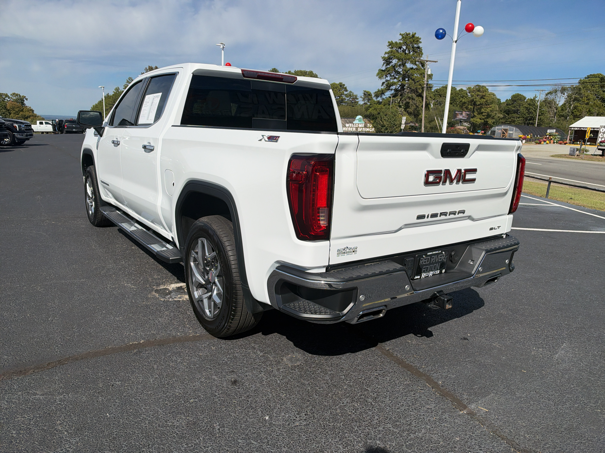 2024 GMC Sierra SLT photo 6