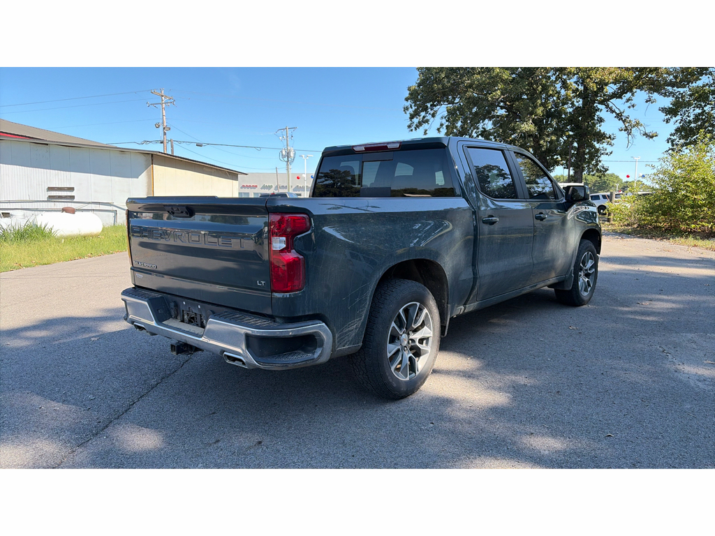 2025 Chevrolet Silverado LT photo 3