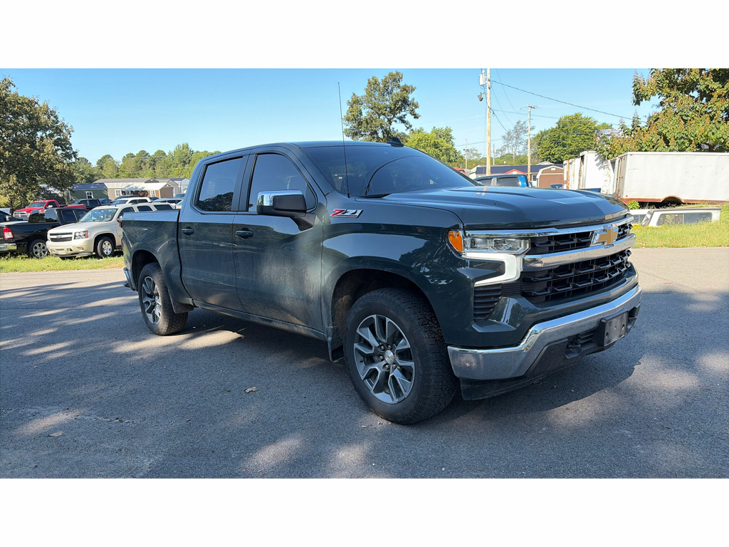 2025 Chevrolet Silverado LT photo 2