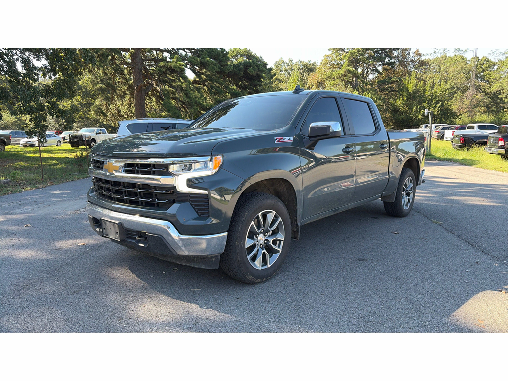 2025 Chevrolet Silverado LT photo 1