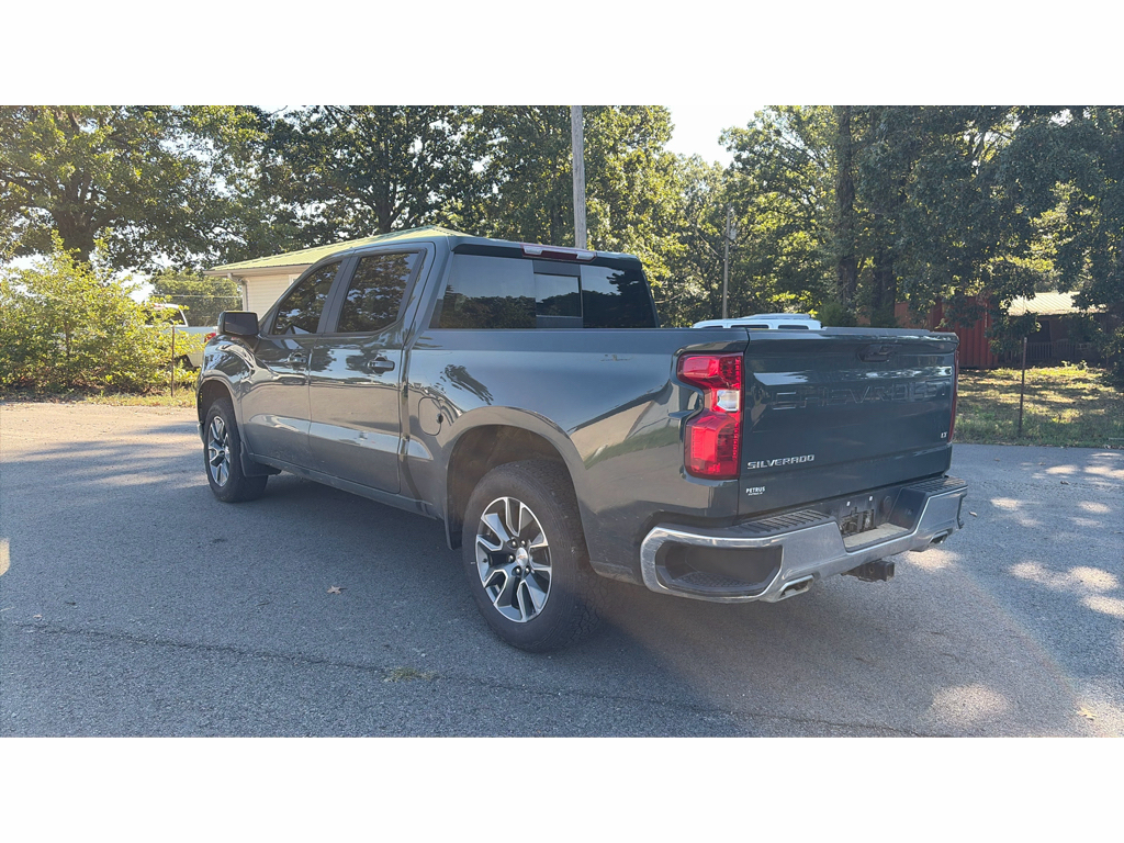 2025 Chevrolet Silverado LT photo 4