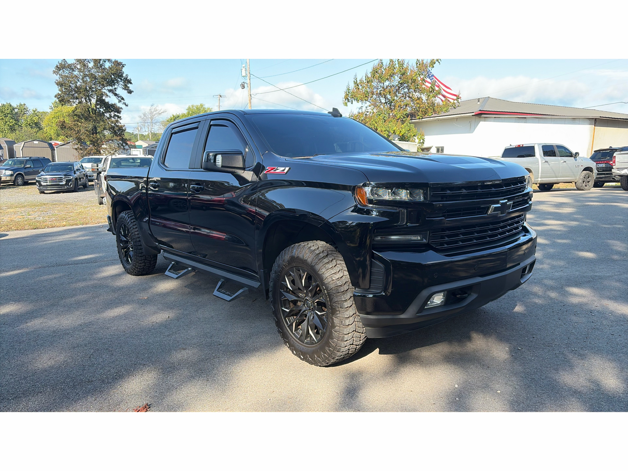 2020 Chevrolet Silverado RST photo 2