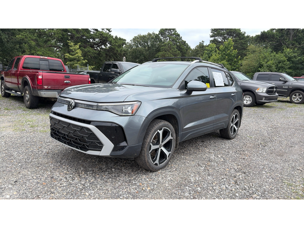 2025 Volkswagen Taos SEL photo 1
