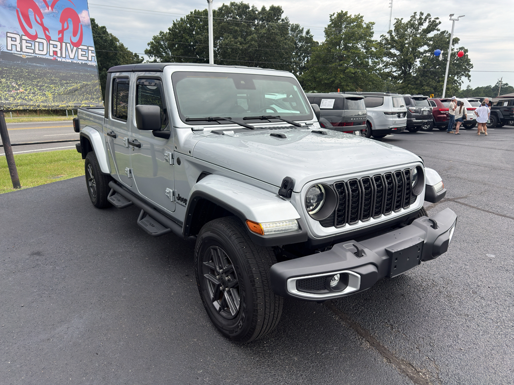 2024 Jeep Gladiator Sport S photo 3