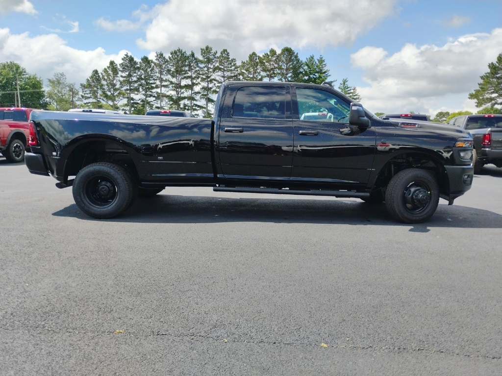 2026 Ram 3500 Tradesman photo 4