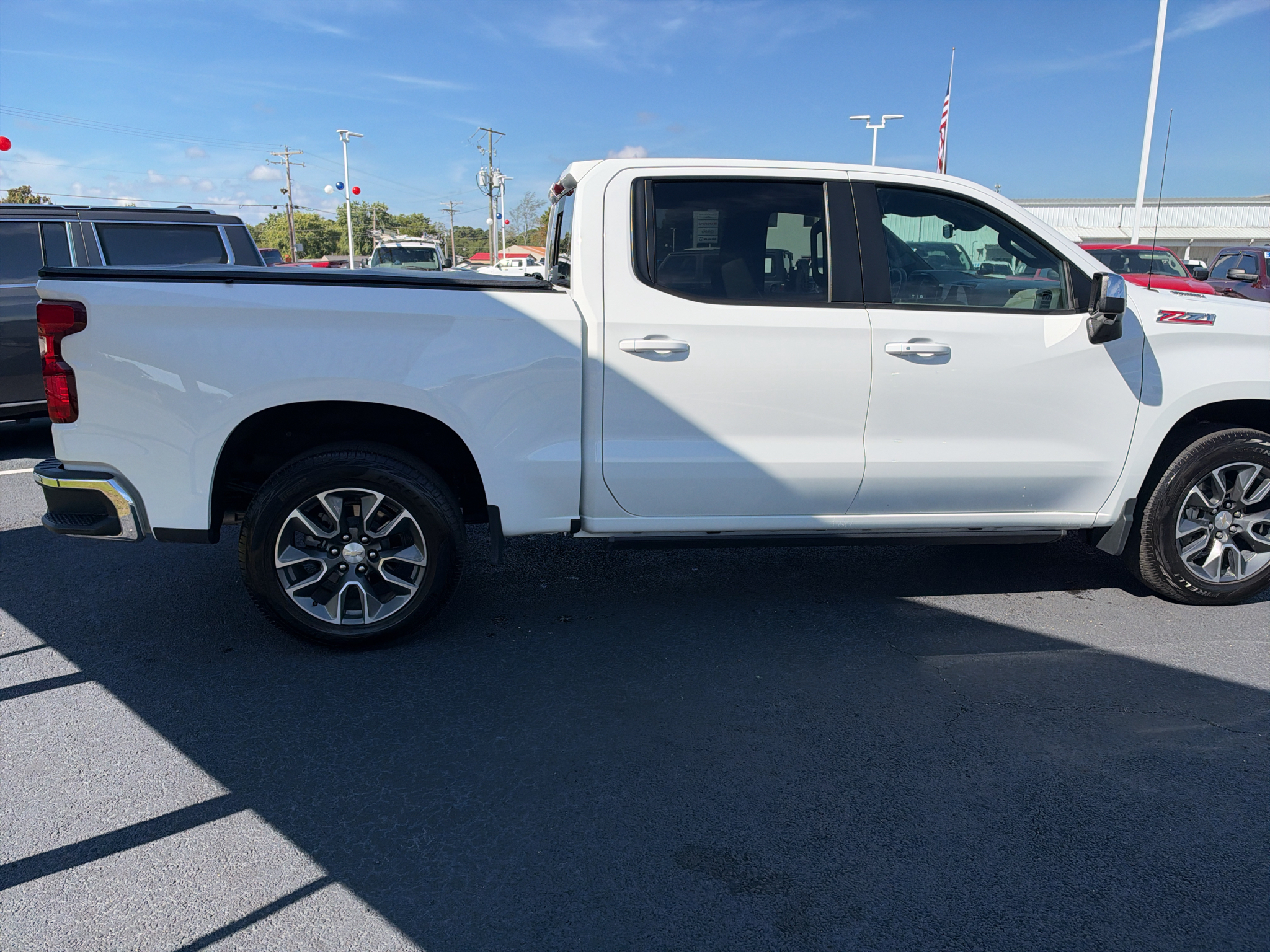 2024 Chevrolet Silverado LT photo 4