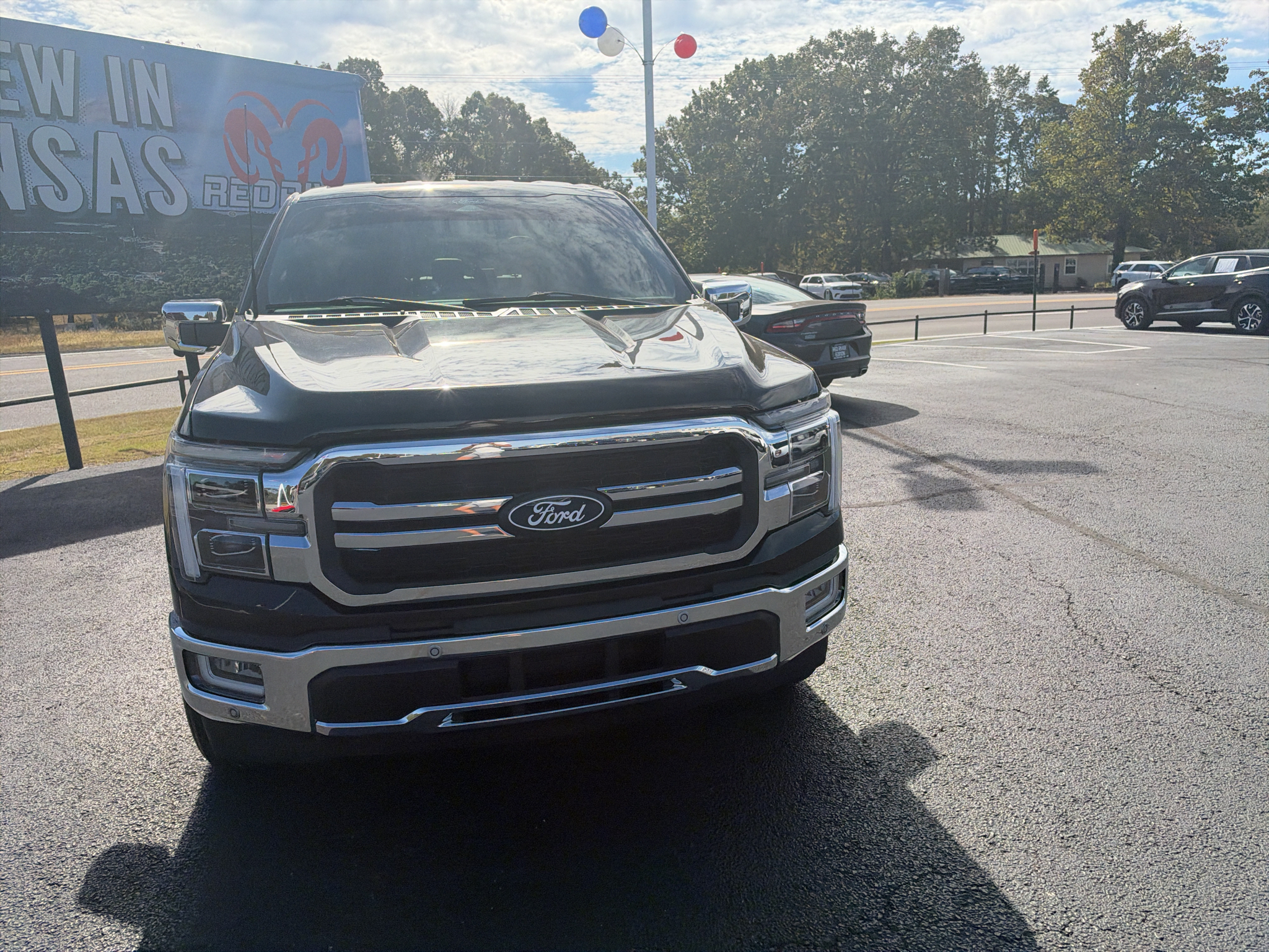 2024 Ford F-150 LARIAT photo 2