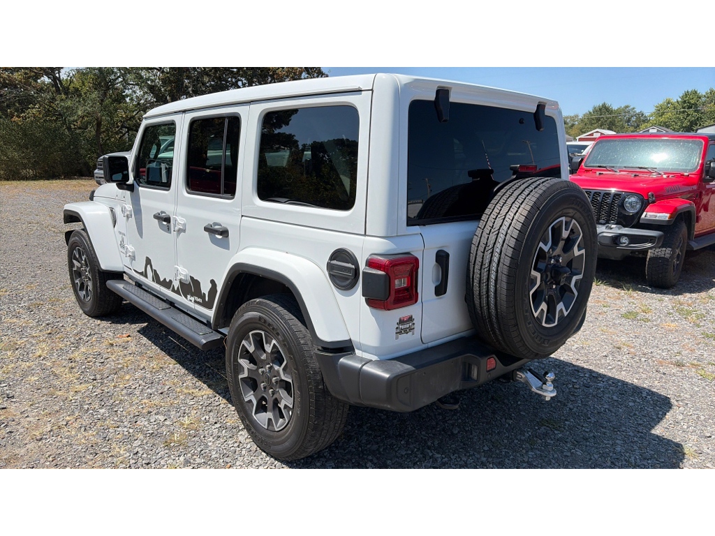 2024 Jeep Wrangler Sahara photo 4
