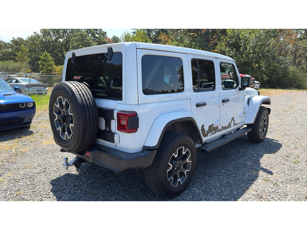 2024 Jeep Wrangler Sahara photo 3