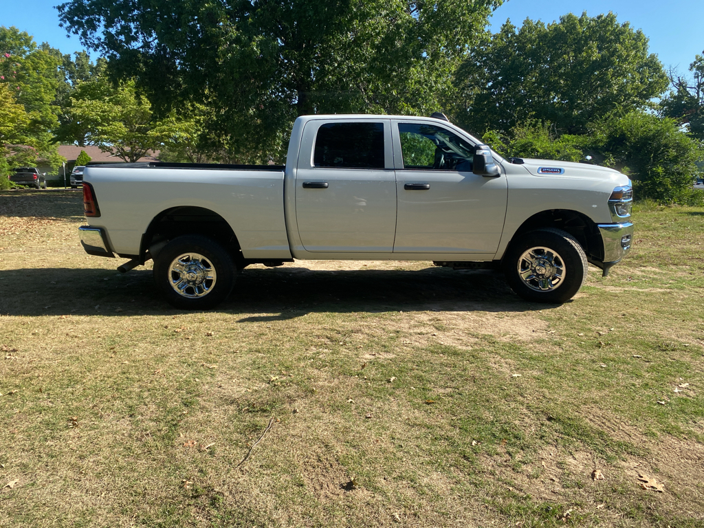 2026 Ram 2500 Tradesman photo 4