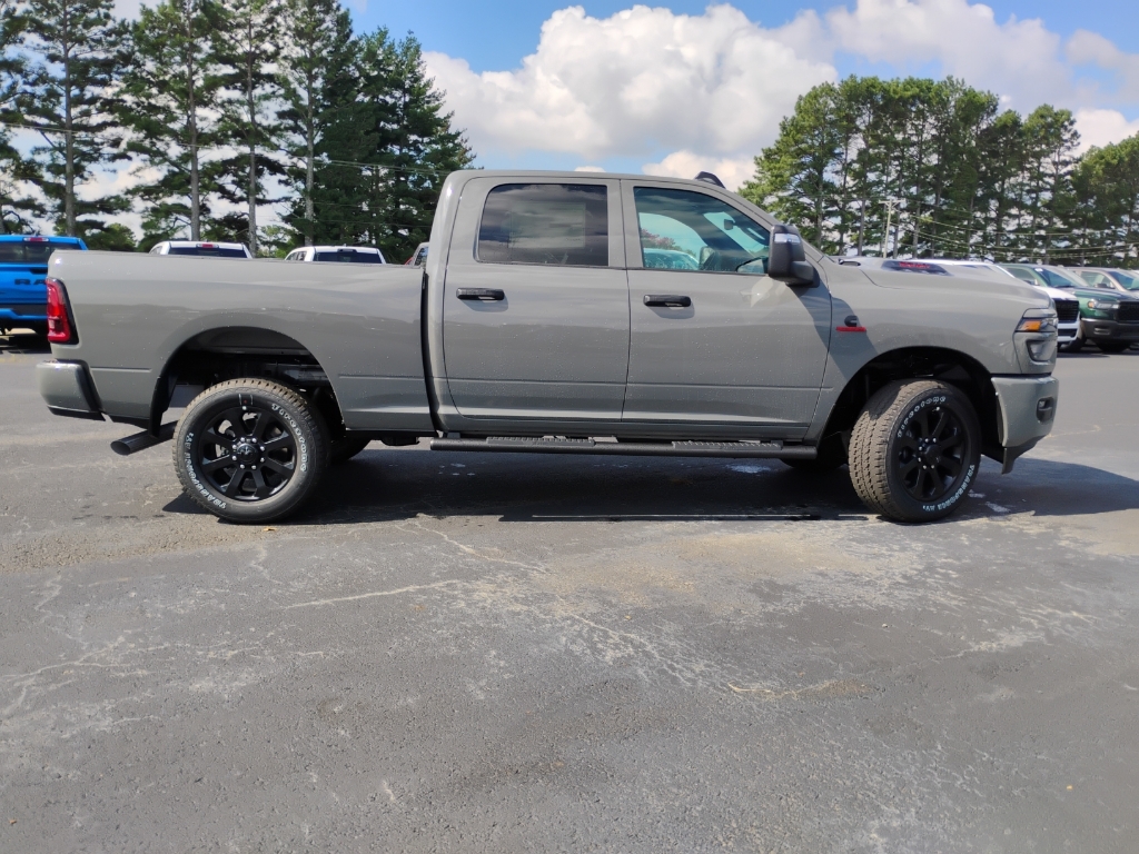 2026 Ram 2500 Black Express photo 4