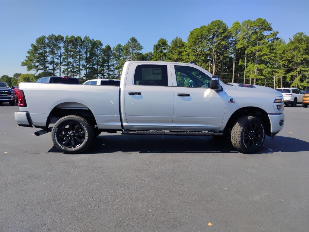 2026 Ram 2500 Black Express photo 4