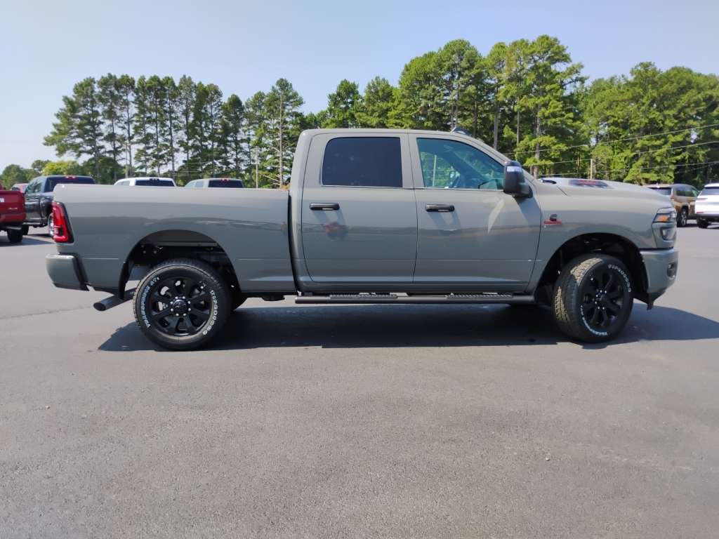 2026 Ram 2500 Black Express photo 4