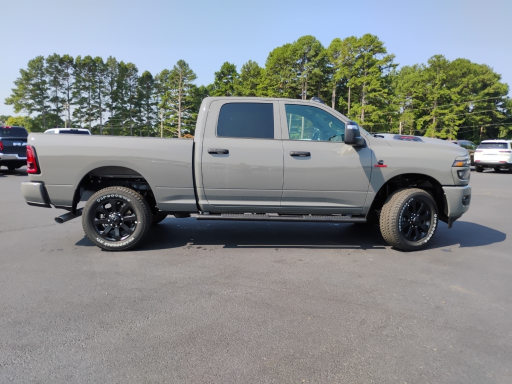 2026 Ram 2500 Black Express photo 4