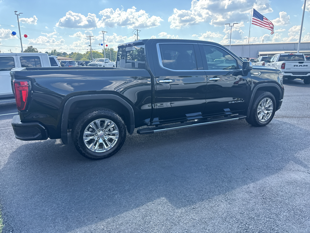 2025 GMC Sierra Denali photo 4