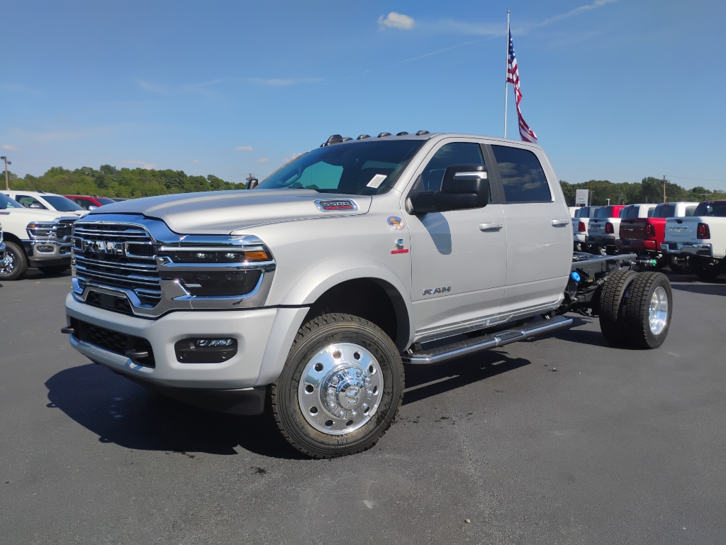 2027 Ram 5500 Chassis Big Horn photo 1