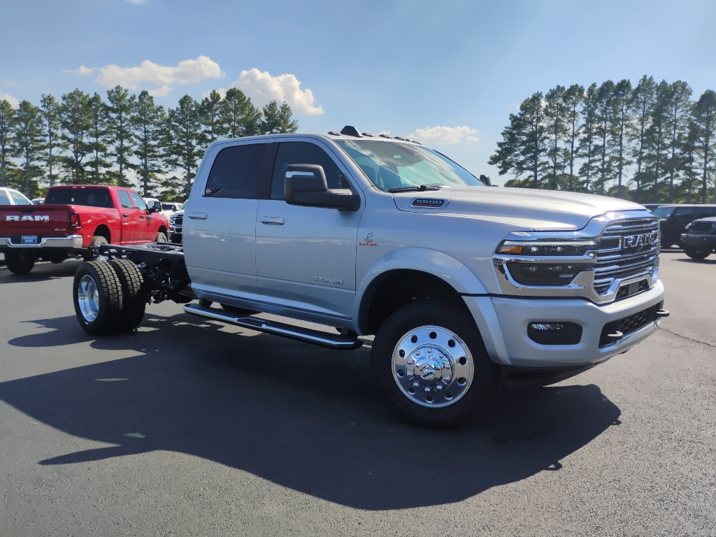 2027 Ram 5500 Chassis Big Horn photo 3