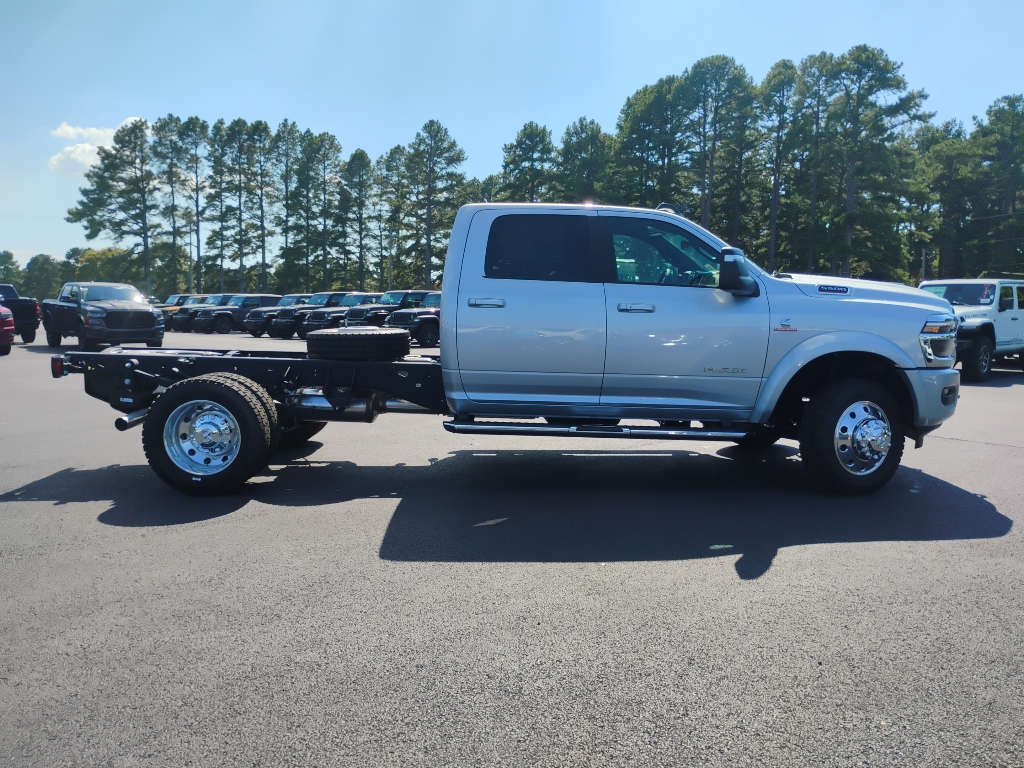 2027 Ram 5500 Chassis Big Horn photo 4