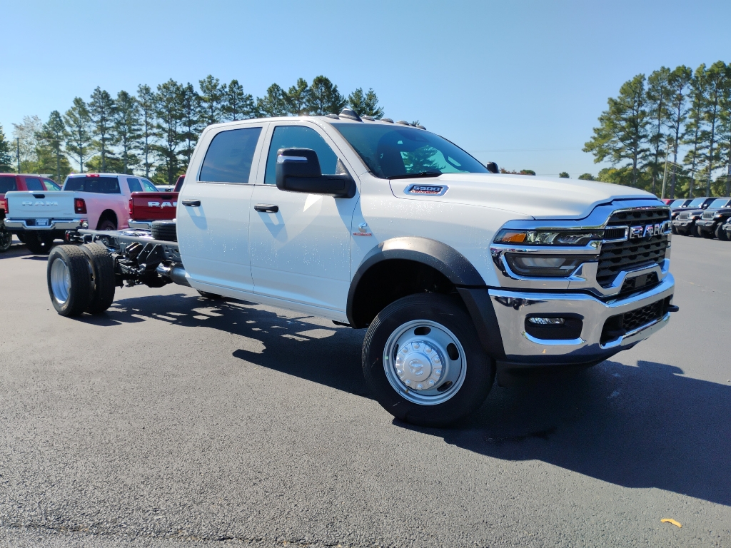 2026 Ram 5500 Chassis Tradesman photo 3