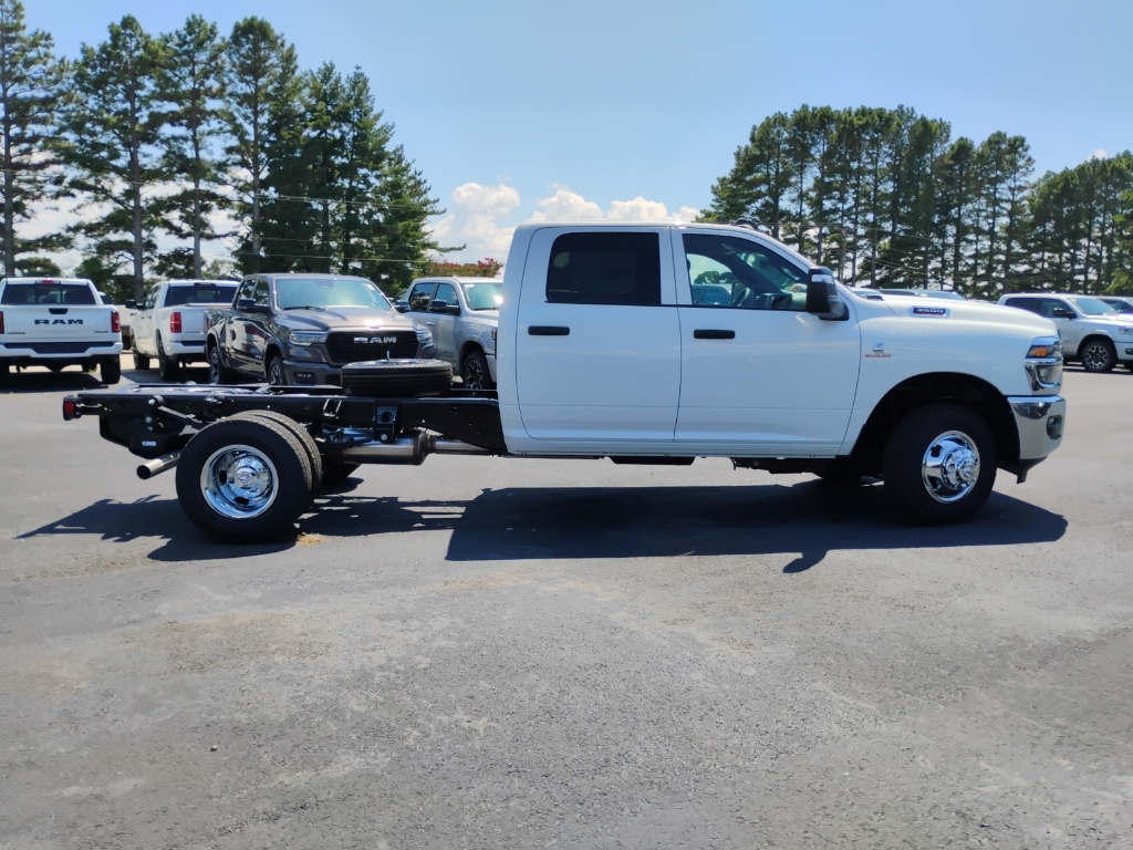 2026 Ram 3500 Chassis Tradesman photo 4