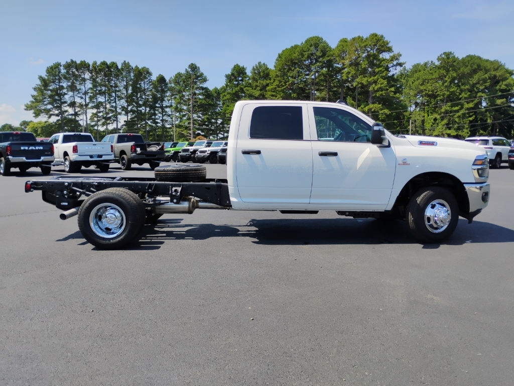 2026 Ram 3500 Chassis Tradesman photo 4