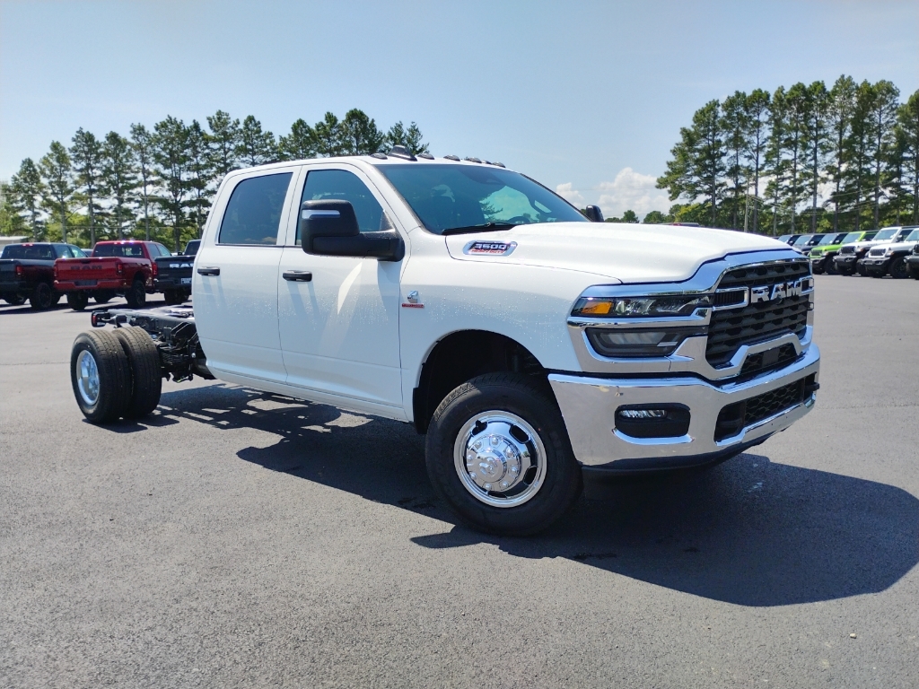 2026 Ram 3500 Chassis Tradesman photo 3