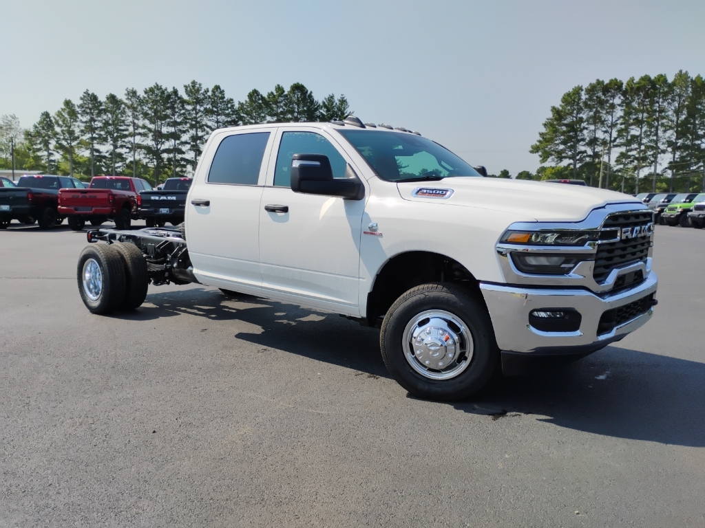 2026 Ram 3500 Chassis Tradesman photo 3