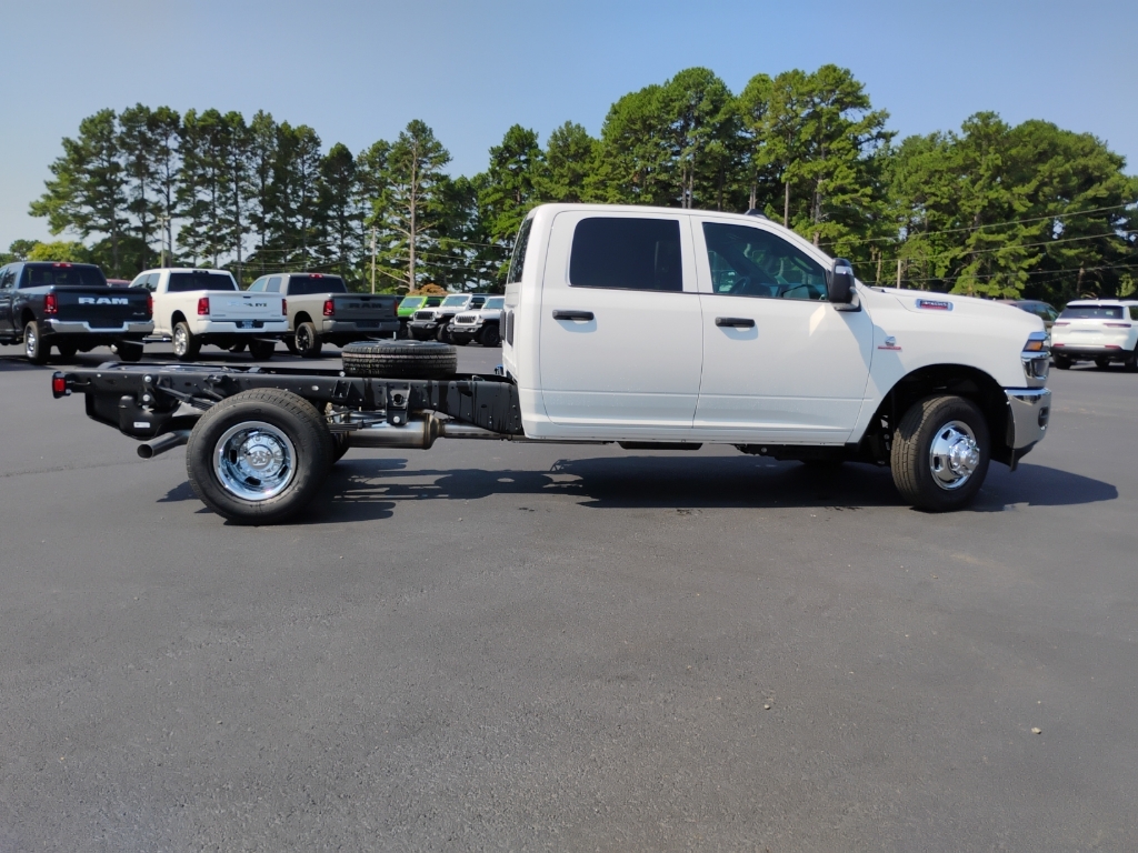2026 Ram 3500 Chassis Tradesman photo 4