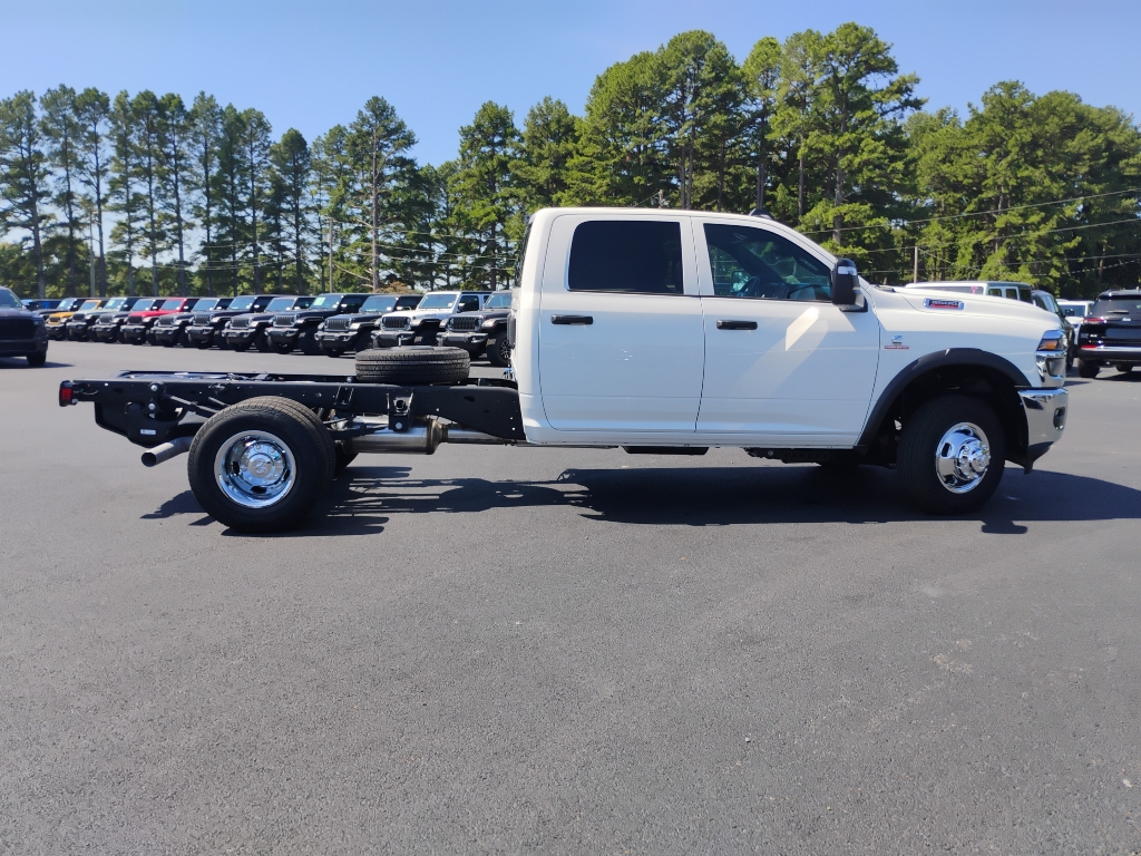 2026 Ram 3500 Chassis Tradesman photo 4