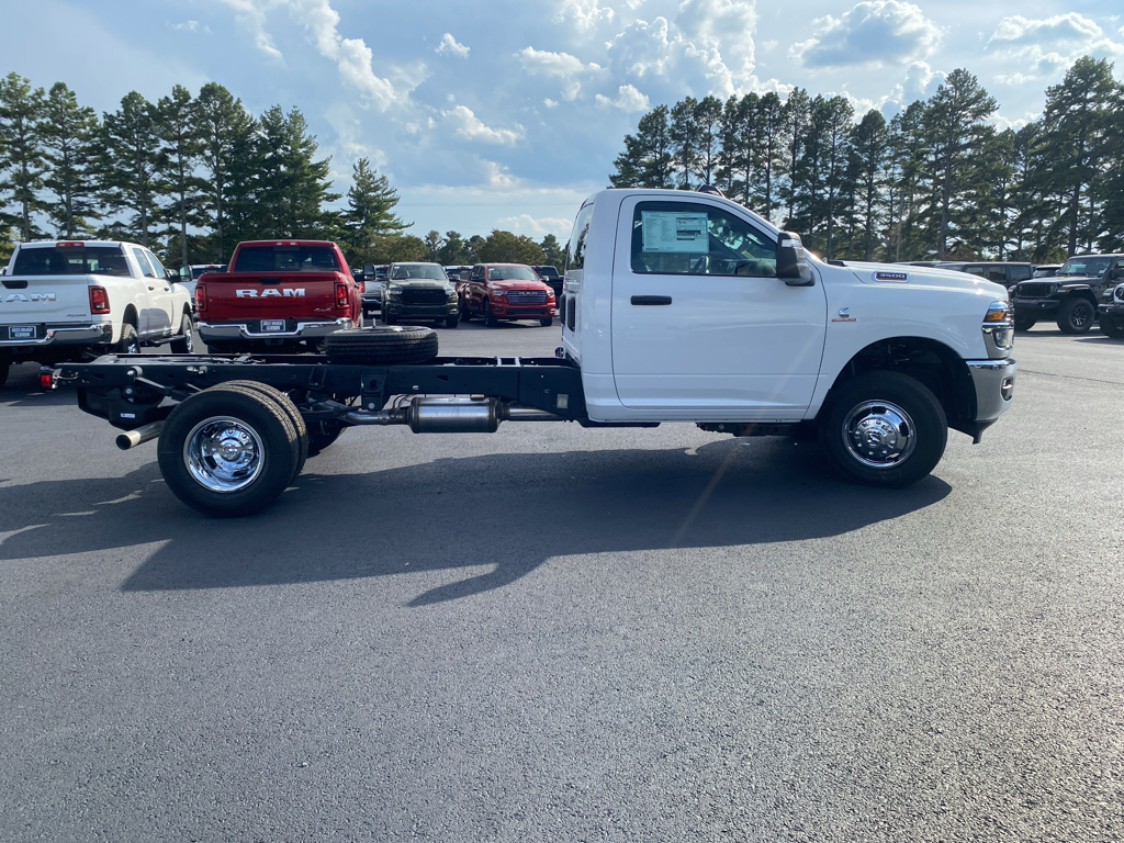 2027 Ram 3500 Chassis Tradesman photo 4